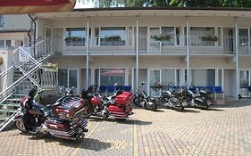 Nb Hotel With Free Parking